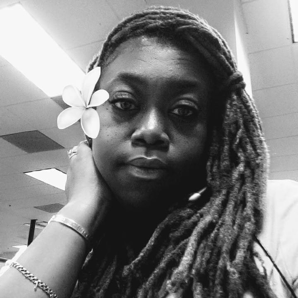 Meet your Posher, Danielle - Picture 1 of 1